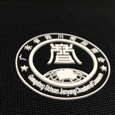 Etiquetas de roupas de silicone Transferência de plástico Monócromo elevado Etiquetas de bagagem de silicone Fabricantes