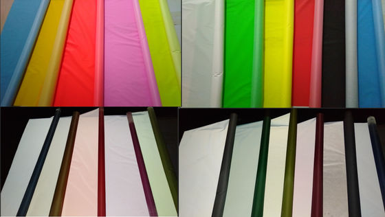 Estiramento reflexo de Sun das tiras reflexivas pretas vermelhas amarelas da tela do roxo para o fulgor em revestimentos escuros da segurança