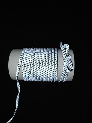Fabricantes-fornecedores 100% de condução por meio de canos reflexivos do poliéster Vis Cord alto