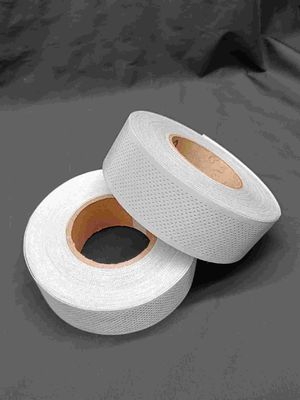 Fita reflexiva da segurança alta reflexiva perfurada da prata da visibilidade da tela para a roupa